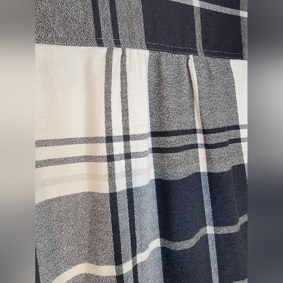 100% Cotton Black, White, &Tan Plaid Button-Up Shirt - Picture 3 of 8